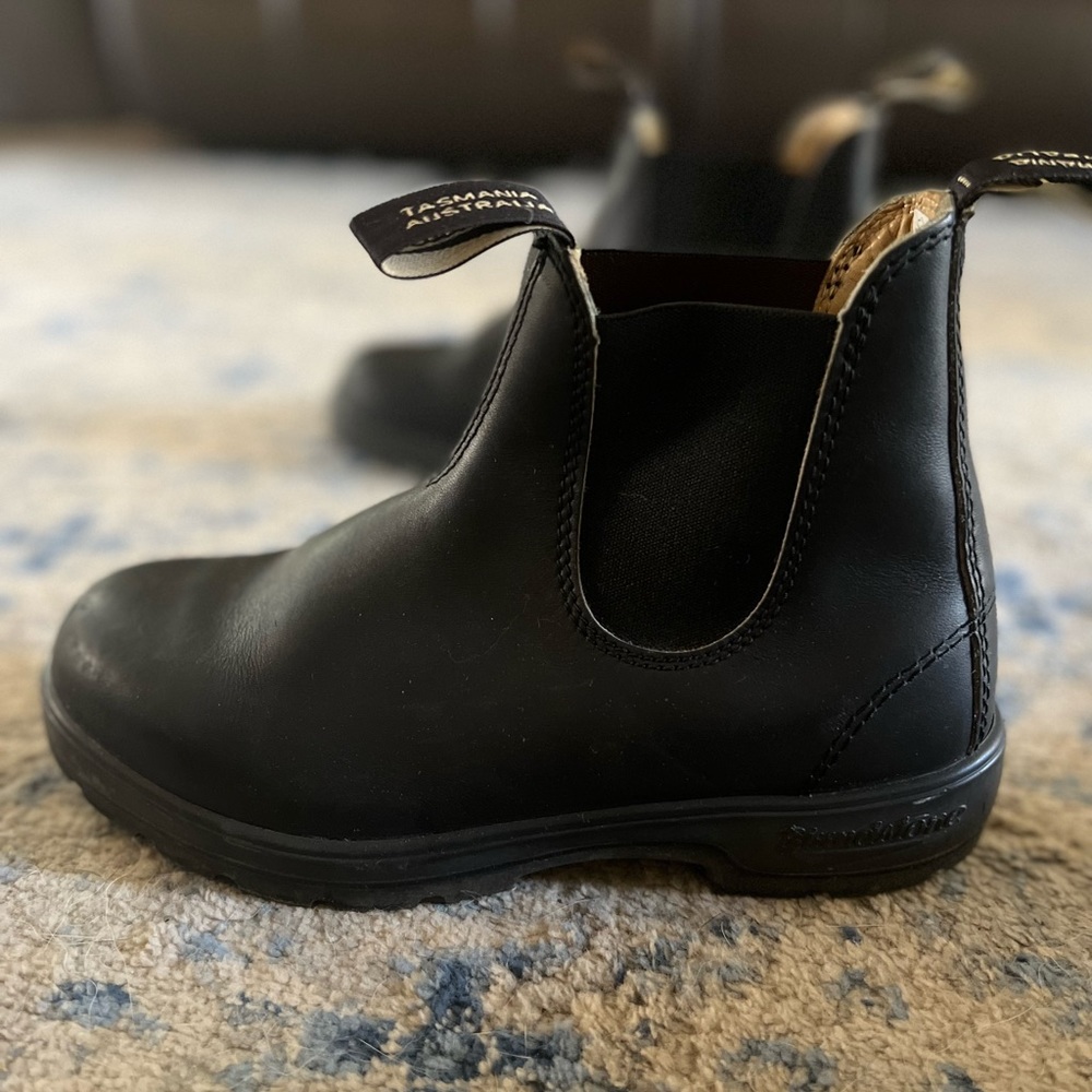 Black leather Blundstones (style 510)